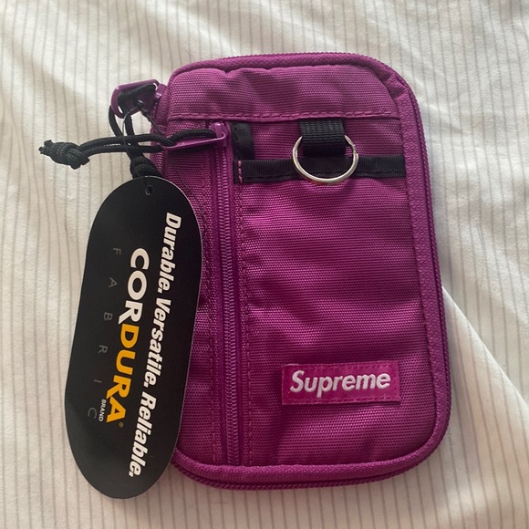 Supreme Handbags - NWT Supreme Wallet
